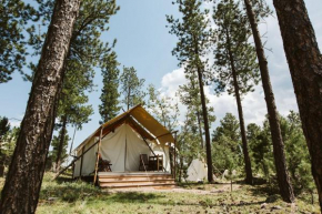  Under Canvas Mount Rushmore  Кистон